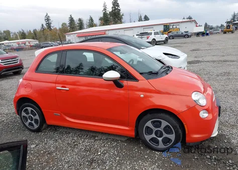 2015 Fiat 500E Battery Electric z USA, uszkodzony, nr VIN 3C3CFFGE1FT549836